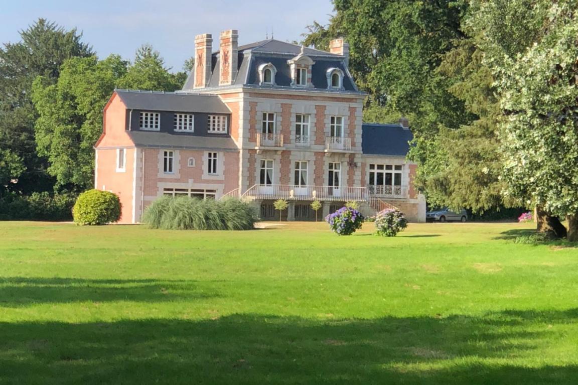 Chateau De La Chasse Beauvais Romagne  Екстериор снимка